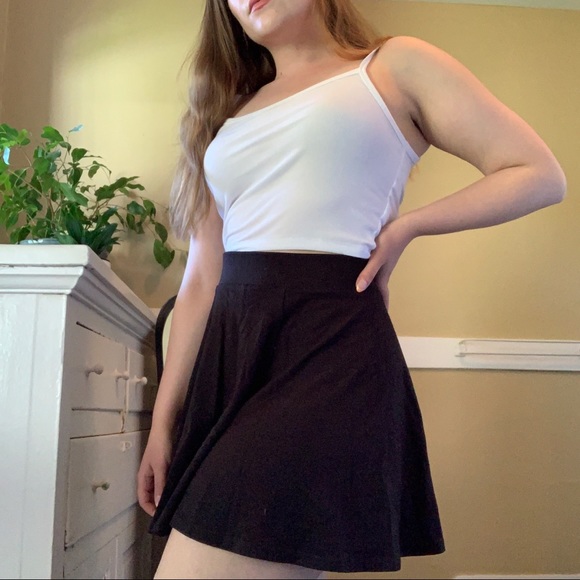 DONATED H&M black circle skater A-line miniskirt - Picture 2 of 5